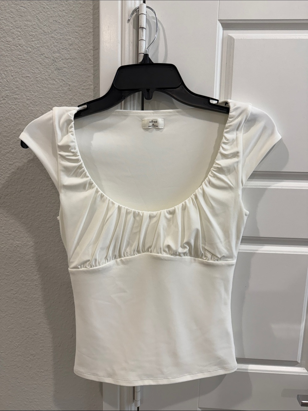 Wilfred White Scoop Ruched Bust Cap Sleeve Crop Top